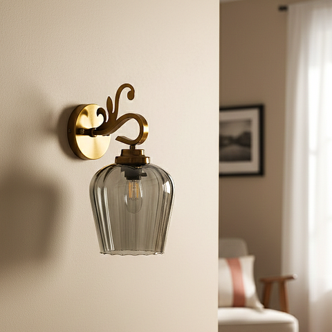 Antique Brass Lustrous Black Wall Lamp (Black)